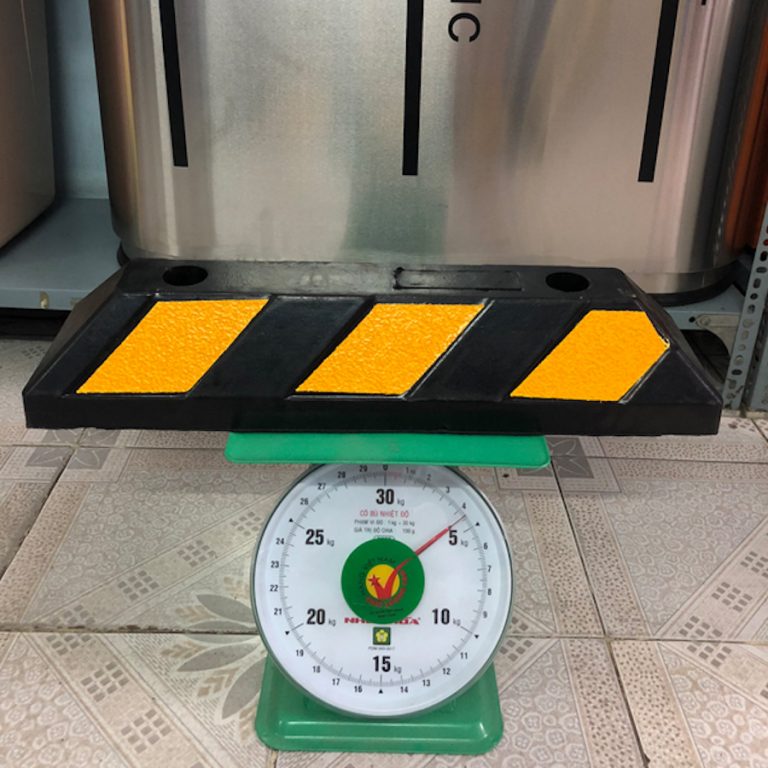 cao-su-chan-banh-xe-kich-thuoc-50-x-15-x-cao-10-cm-768x768